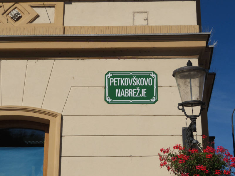Potopni stebriček Ultimat v Ljubljani: Petkovškovo nabrežje