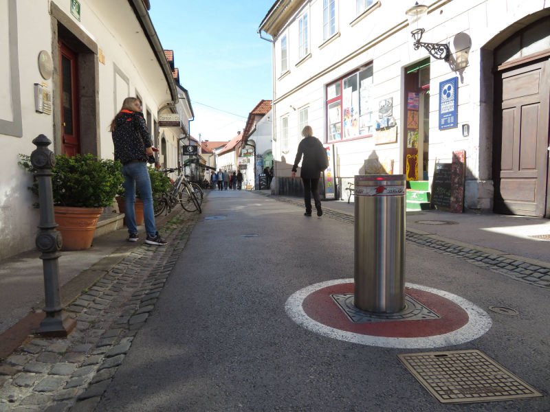 Potopni stebriček Ultimat v Ljubljani: Trubarjeva